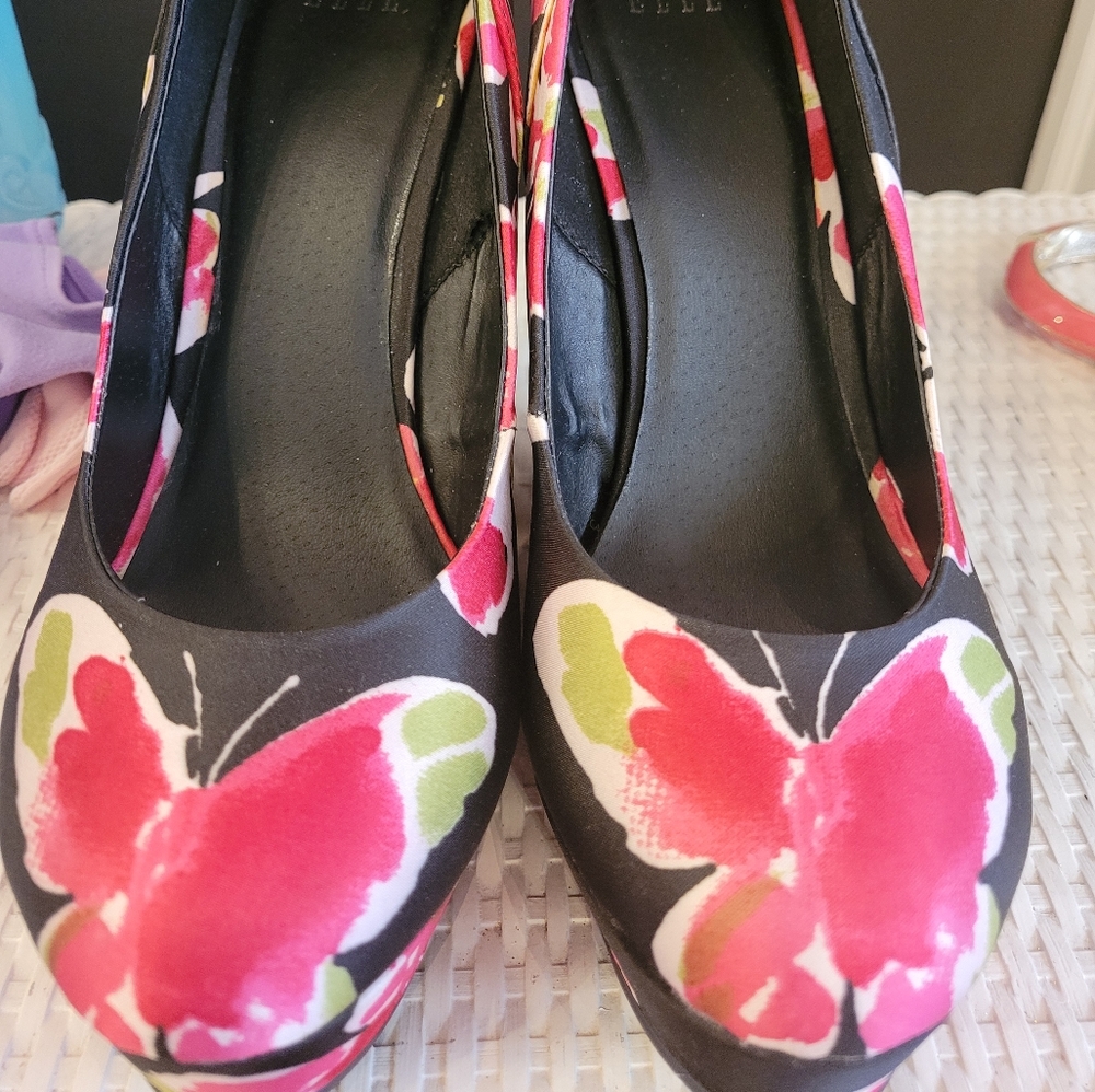 Elle butterfly pattern wedge heel shoes